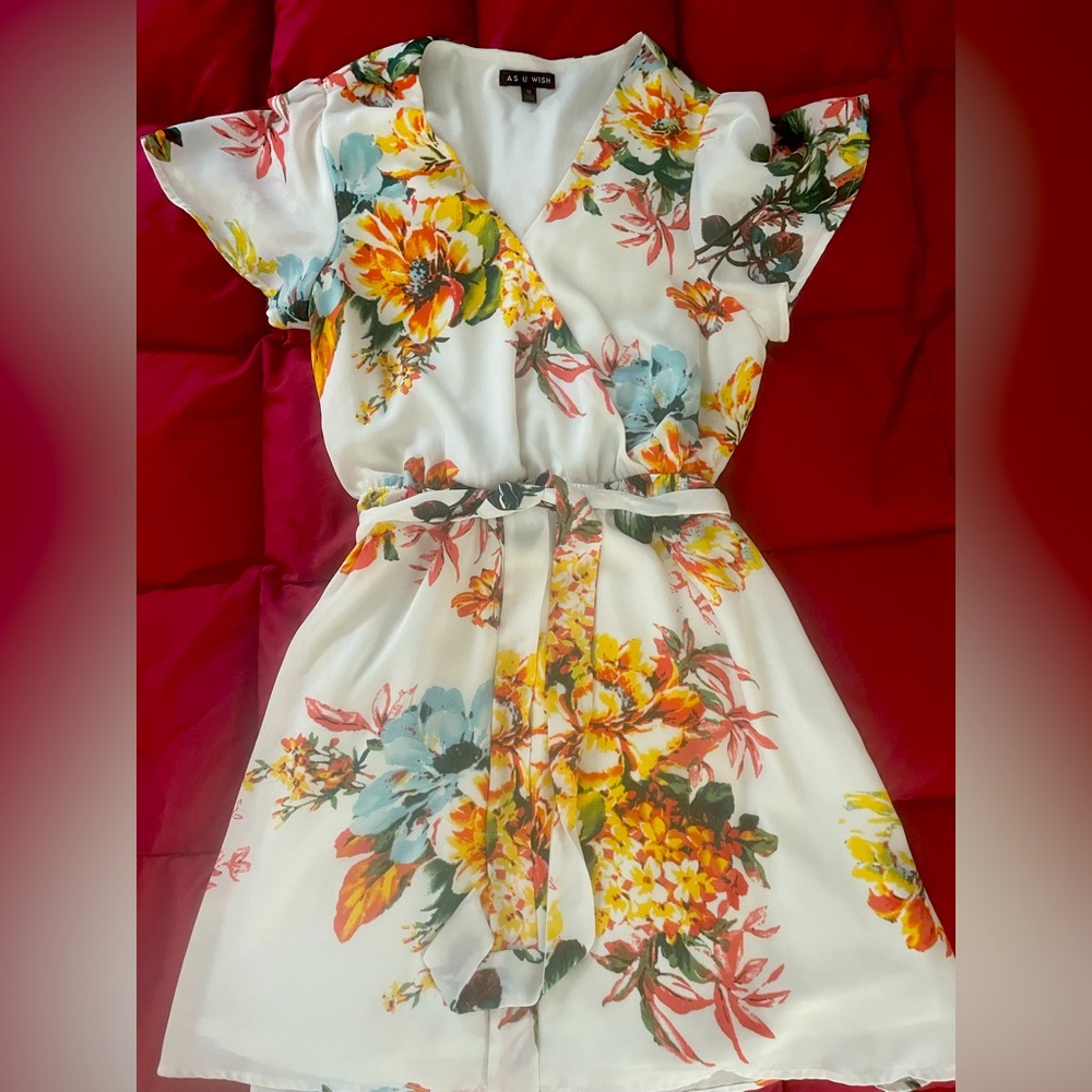 Short sleeve flow dress with flowers